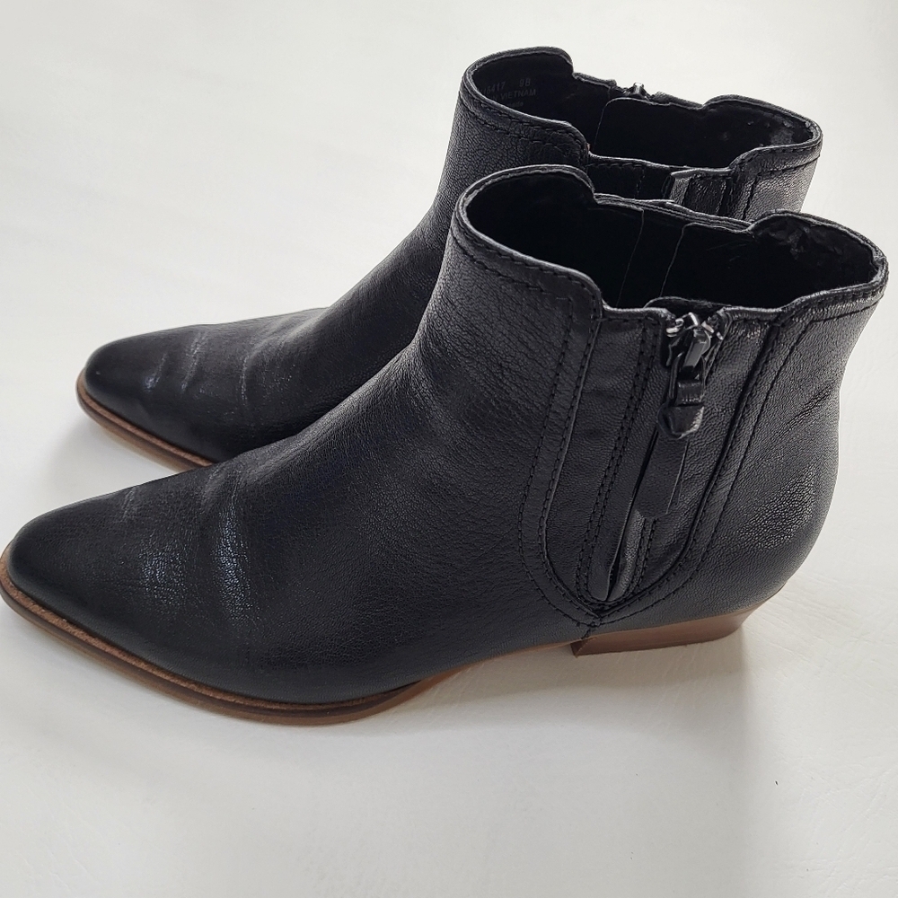 Cole Haan Hadlyn women's black leather zippered almond toe ankle booties size 9 - Picture 3 of 11